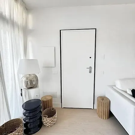 Aptments4 - Real Estate Solutions *