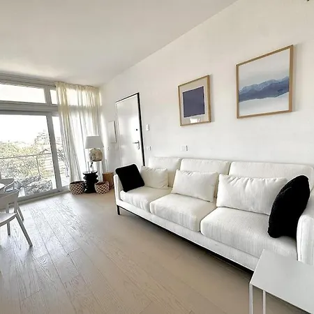 Apartment Aptments4 - Real Estate Solutions *